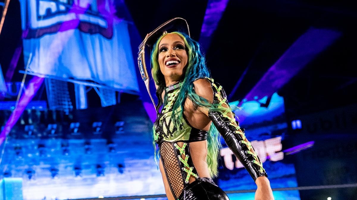 Sasha Banks Removes WWE From Her Twitter Name