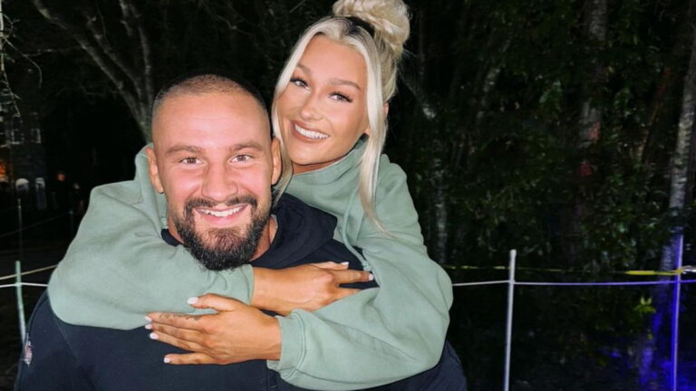 47 Real-Life WWE Couples In Pictures