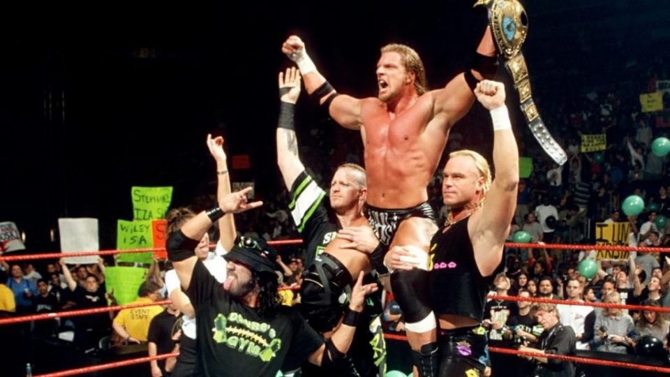 8 Reasons Why There Should Be More Factions In WWE