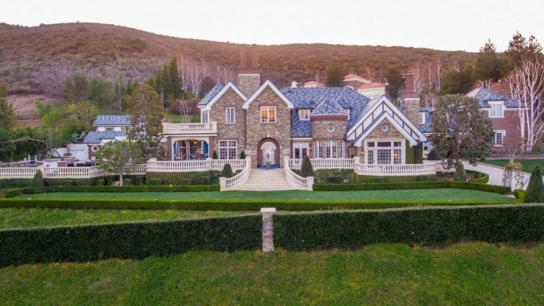 WWE Couple Buy Insane $6.4million House