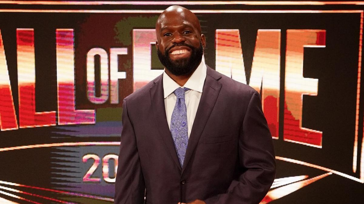 WWE Legend Glad Apollo Crews Uses His Finisher