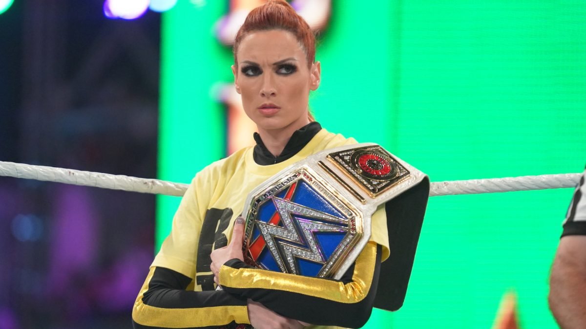 Raw & SmackDown Women's Championships Swapped On SmackDown - WrestleTalk