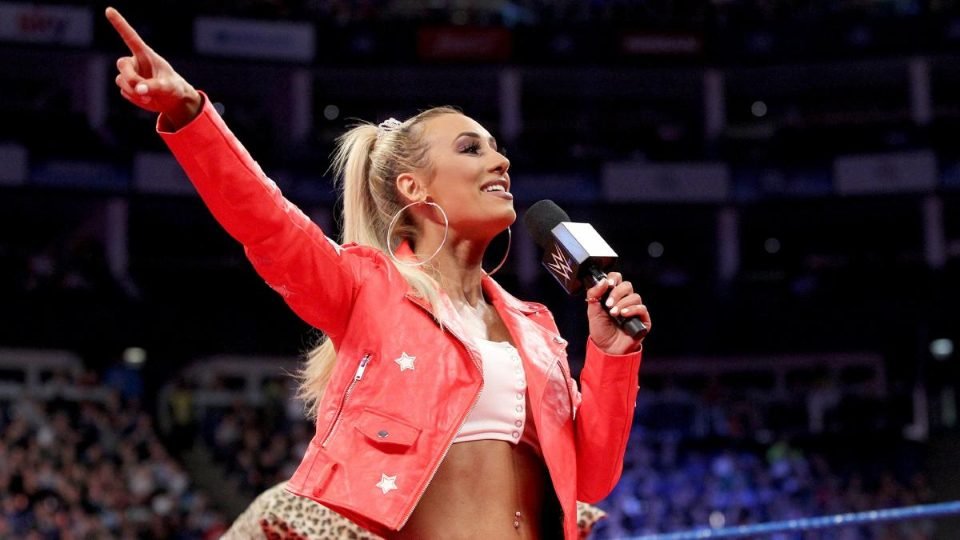 Carmella debuts new look at WWE live event