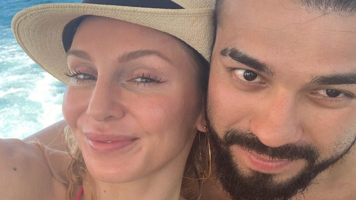 Charlotte Flair & Andrade Celebrate ‘Good News’