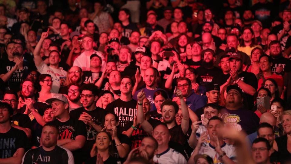 WWE security guards confiscate fan signs at Hell in a Cell