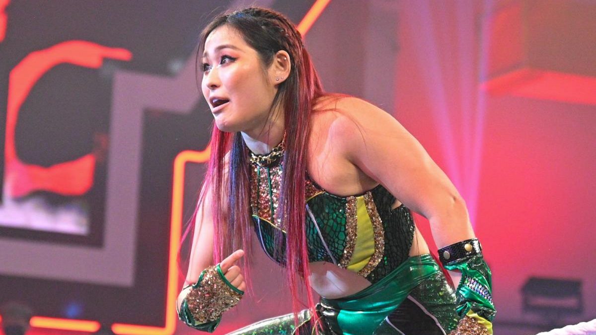 Io Shirai Seemingly Injured, Currently Using Walking Boot