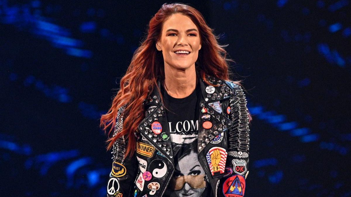 Lita Makes Surprise Return Following WWE Injury Angle (Video)