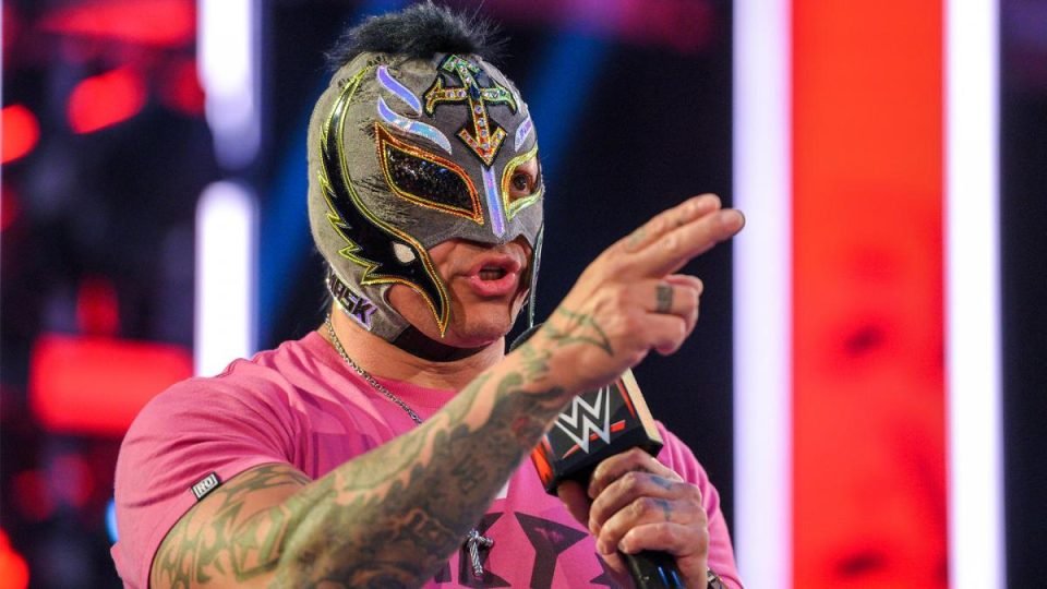 Rare Unmasked Photo Of Rey Mysterio Shared Online