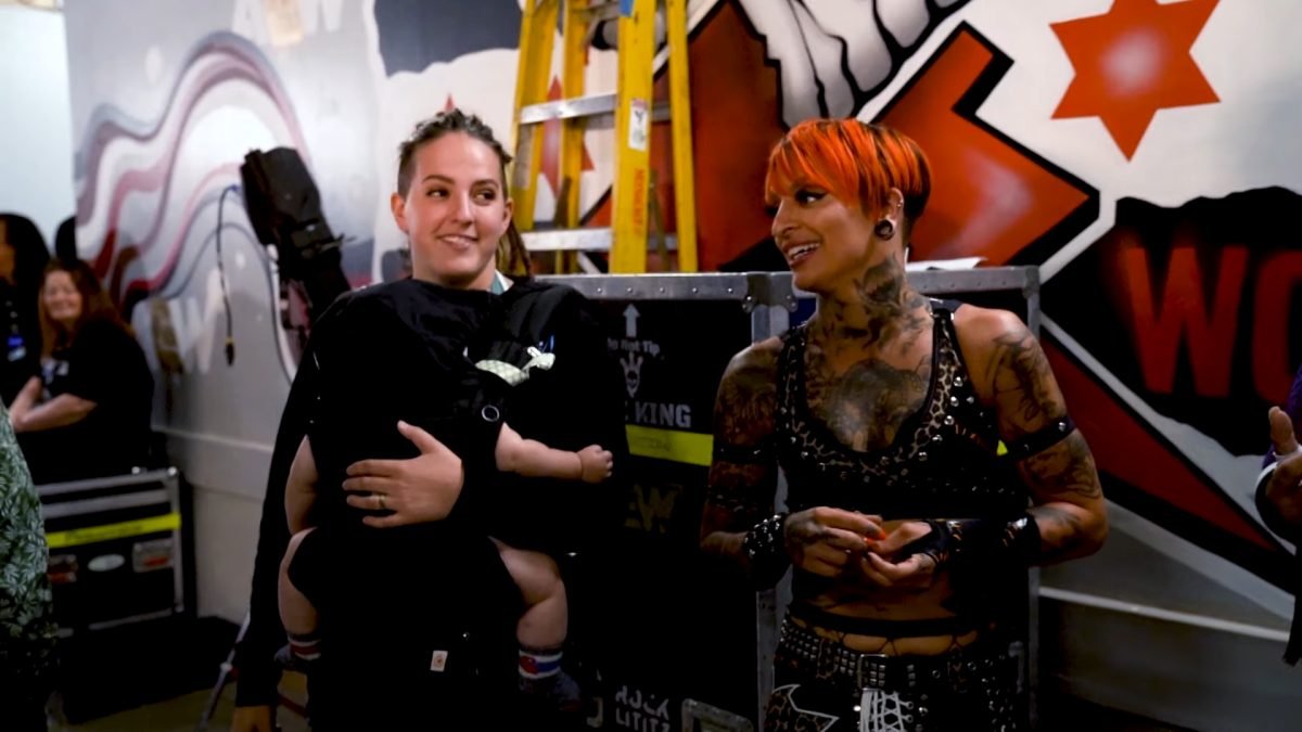 Sarah Logan & More Backstage Footage Of AEW All Out Debuts (VIDEO)