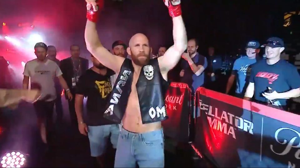 MMA Fighter Impersonates Stone Cold Steve Austin And Stunners His Trainer