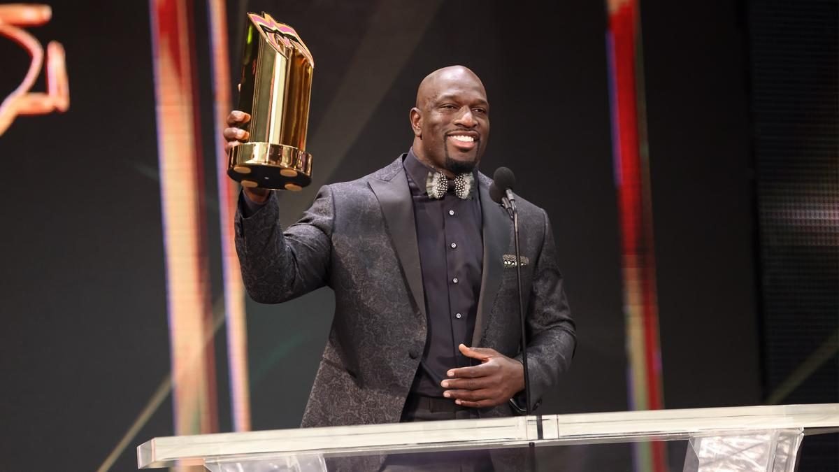 Titus O’Neil Reacts To Receiving Warrior Award