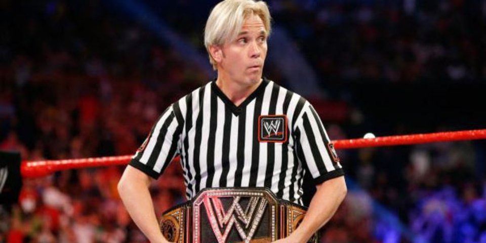 Watch As WWE Ref Does 35 One-Counts In 30 Seconds At House Show (VIDEO)