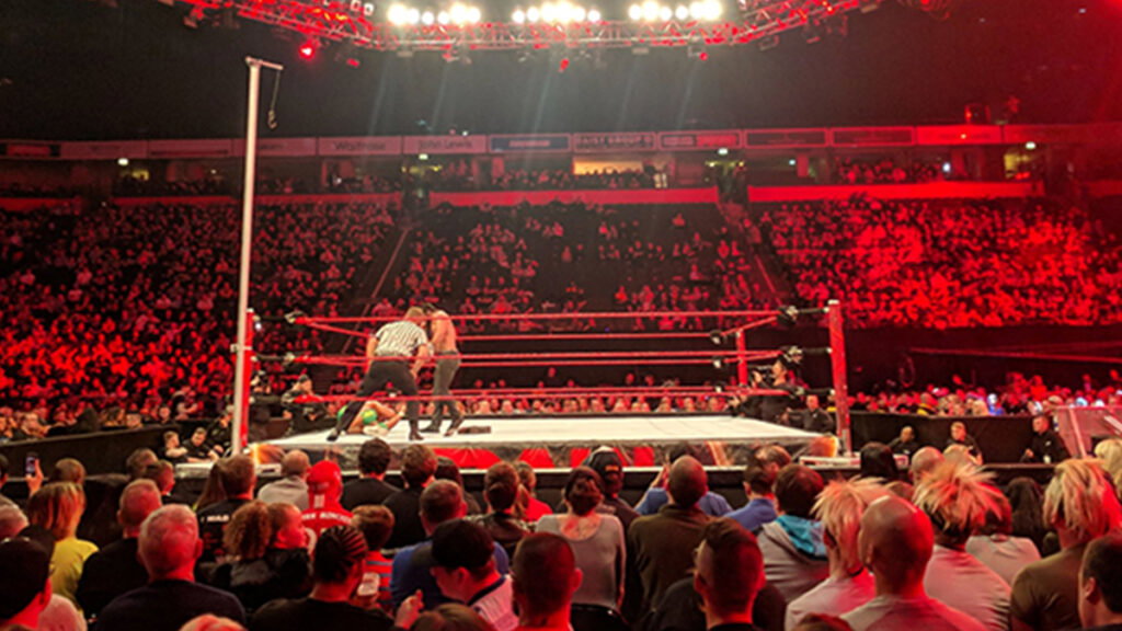 WWE Dragon Lee crowd
