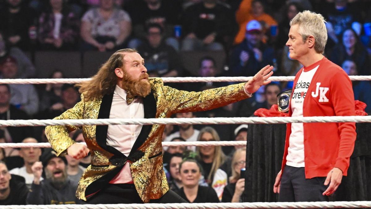 Johnny Knoxville Makes Surprise WrestleMania 39 Appearance, Still Hates Sami Zayn