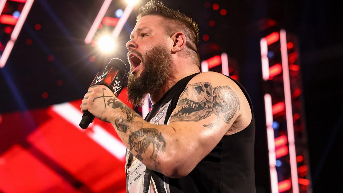 Kevin Owens Vandalises Stone Cold Mural At WrestleMania Superstore (Photos)
