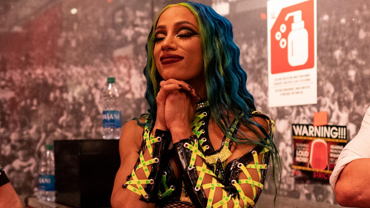 Sasha Banks Debuts With New Look At NJPW Wrestle Kingdom 17