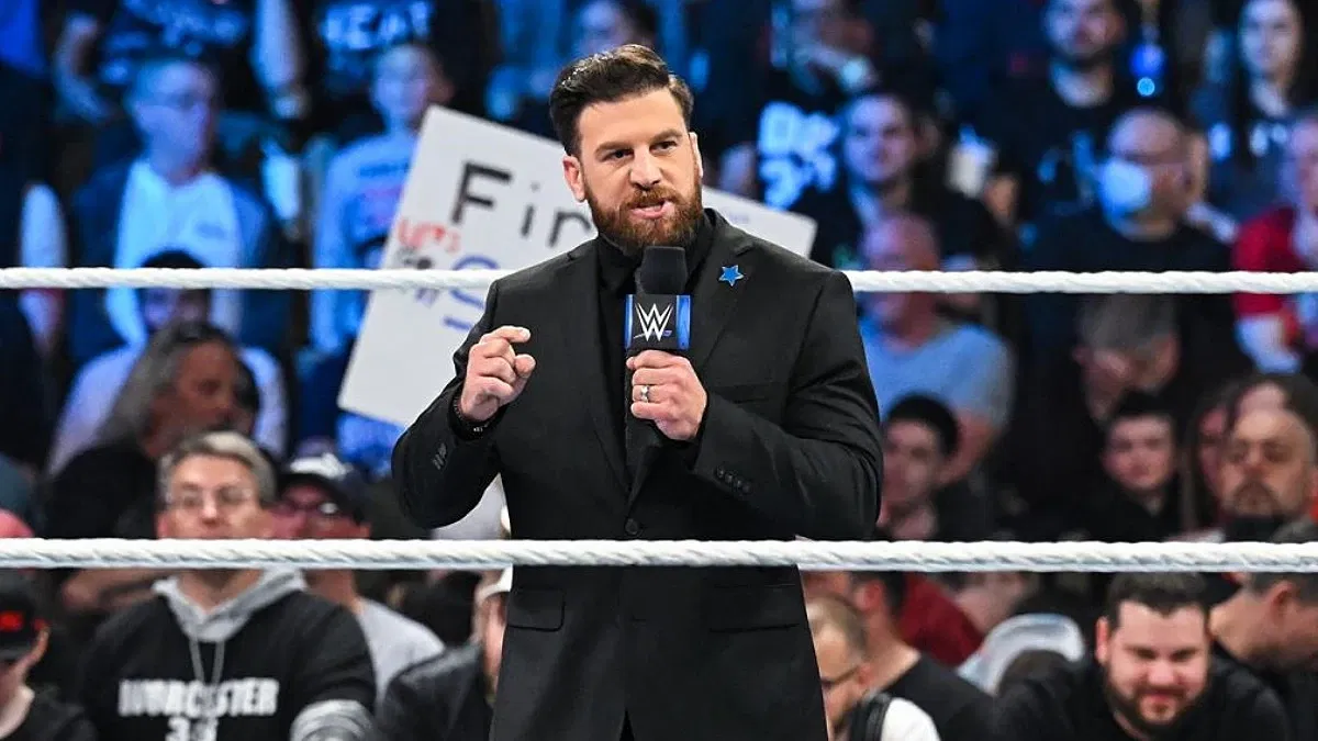 Drew Gulak addressing the audience on SmackDown