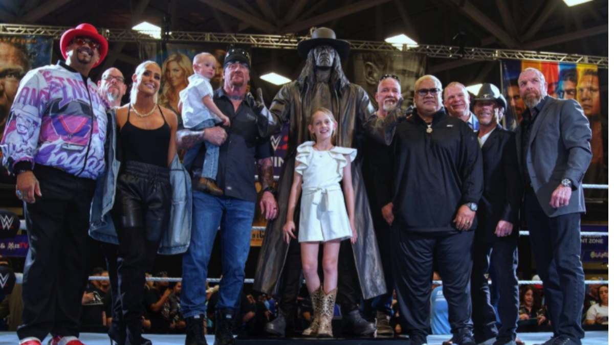 WWE Legends On Hand For Undertaker Statue Reveal At WrestleMania Fan Axxess