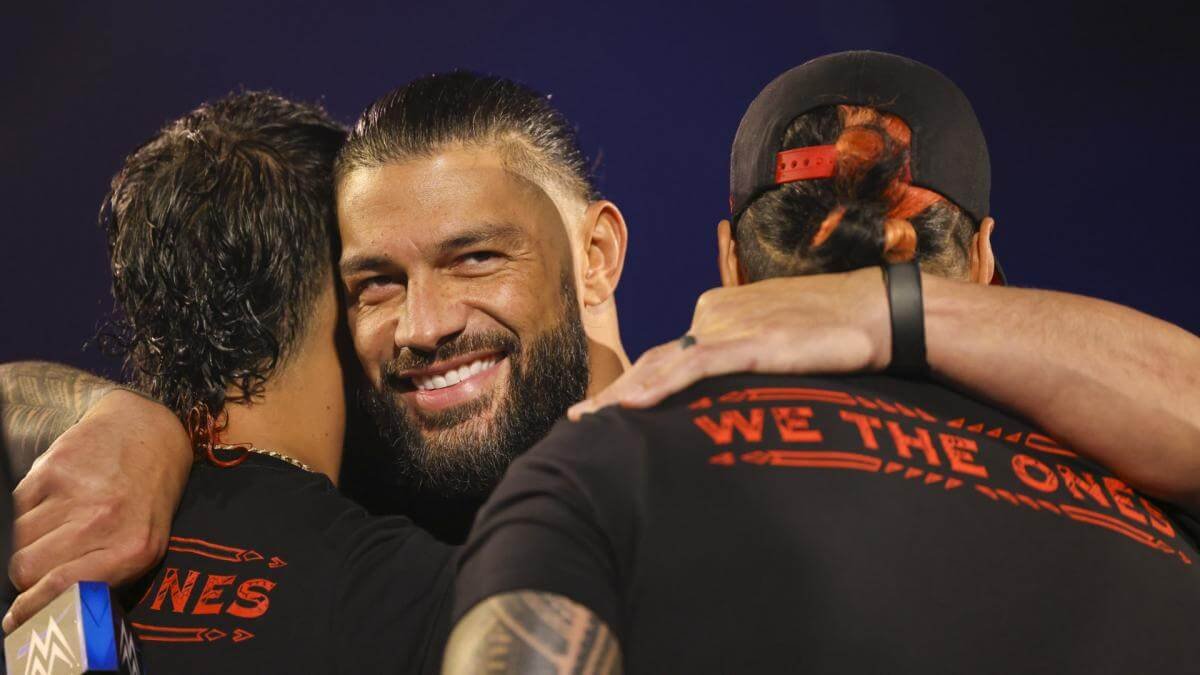 Roman Reigns Hilariously Interacts With Young Fan At WWE House Show (VIDEO)