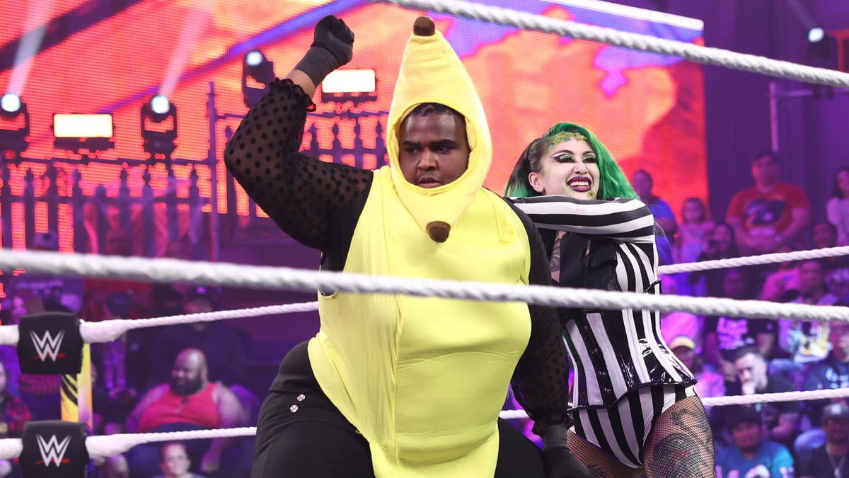 Quincy Elliott dressed as a banana with Shotzi