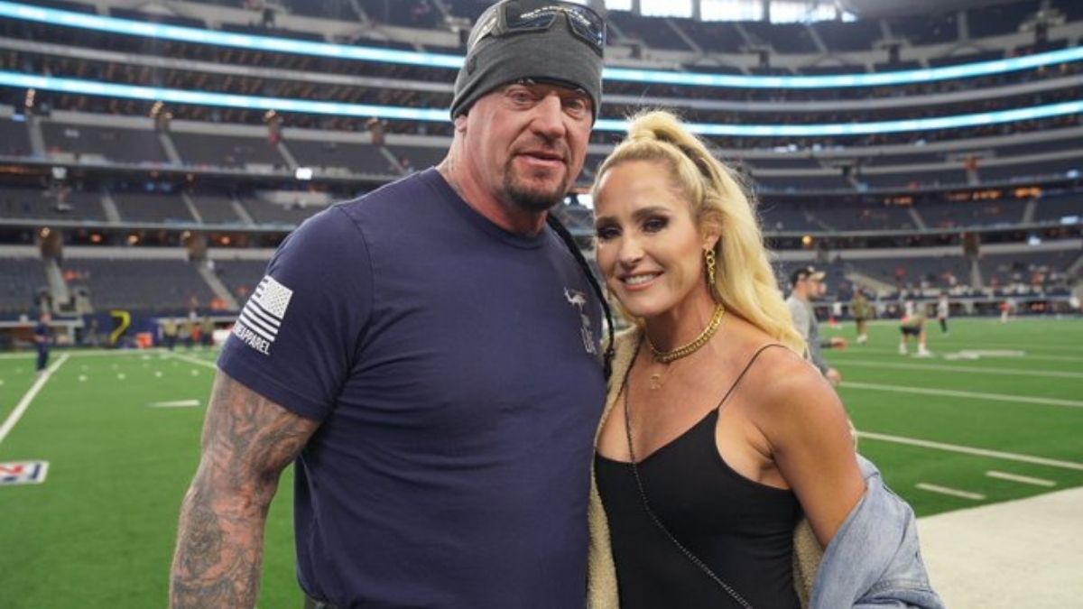 Michelle McCool Tells Bizarre Story Of 911 Call Claiming She’d Killed The Undertaker With A Sledgehammer