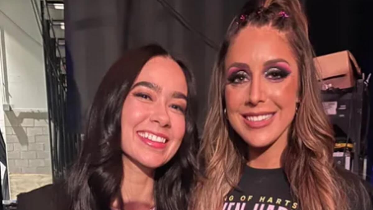 AJ Lee Backstage At AEW Double Or Nothing (PHOTOS)
