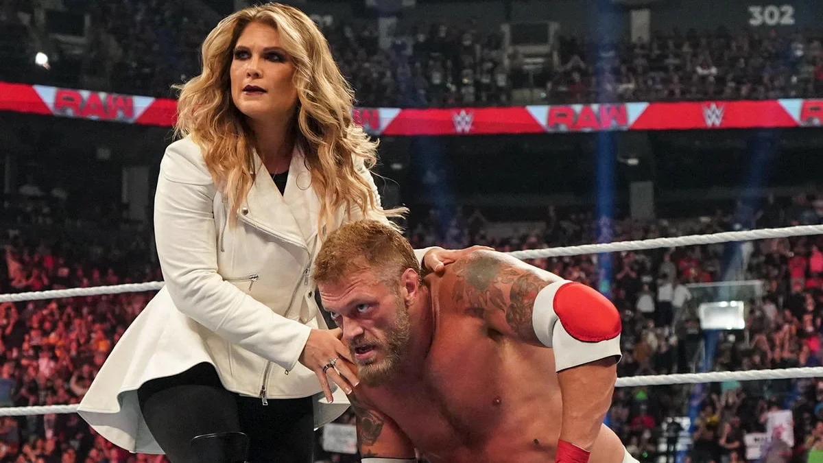 Beth Phoenix saves Edge from Judgment Day