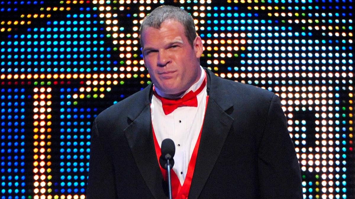 Kane & Seth Rogen’s Hilarious Exchange Over WWE Throwback Photo