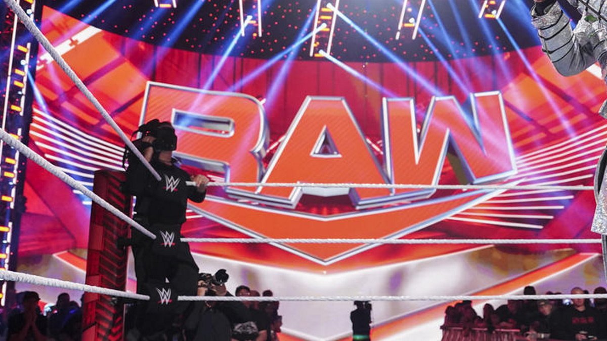 PHOTO: Top Star Shows Off Eye Injury After WWE Raw