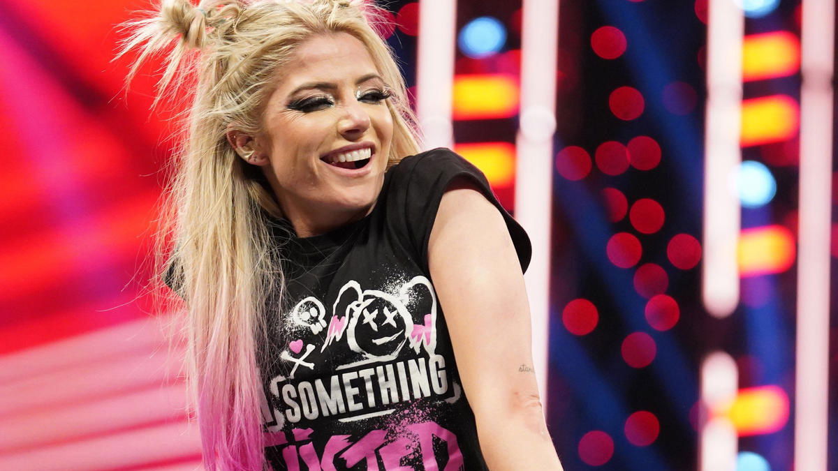 PHOTO: Pregnant WWE Star Alexa Bliss Shows Off Baby Bump