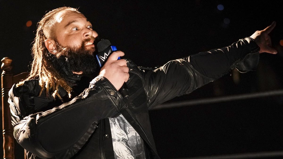 WWE Hall Of Famer Returns To ‘Pass The Torch’ To Bray Wyatt On Raw 30