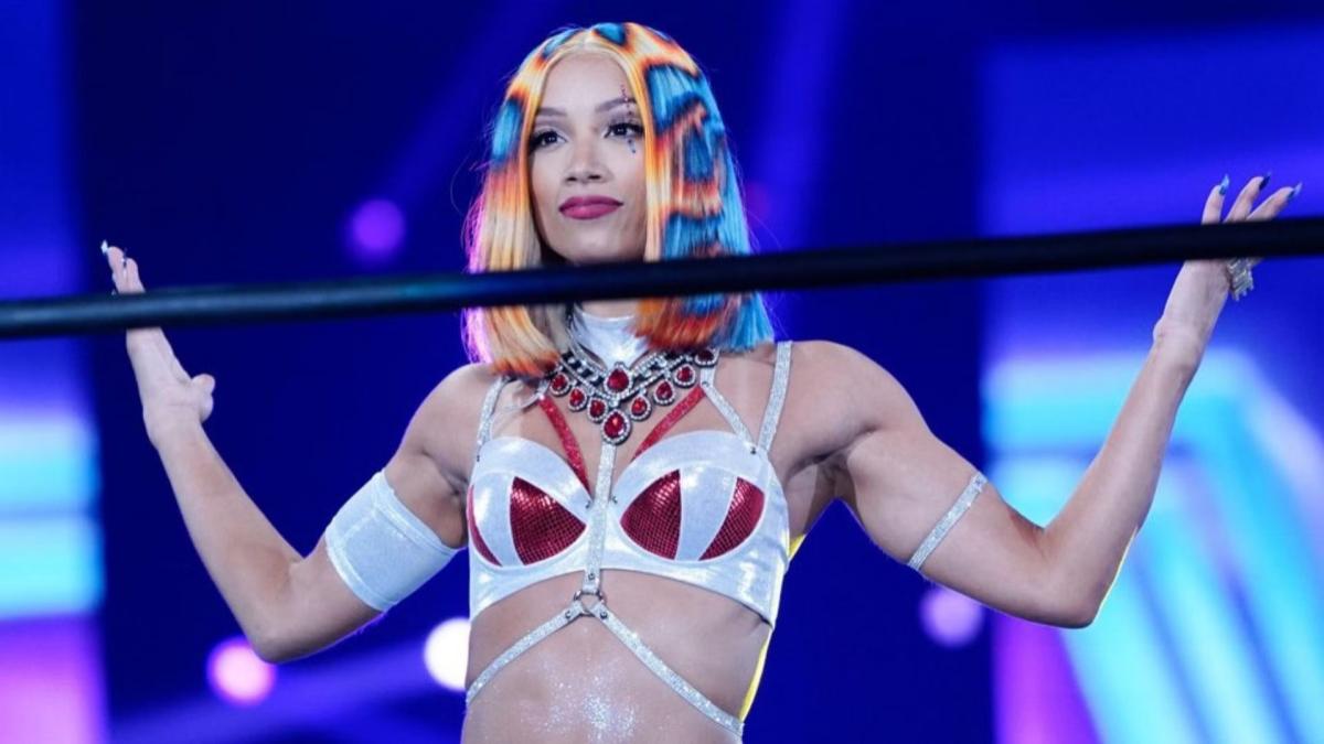 Former WWE Star Challenges Mercedes Mone