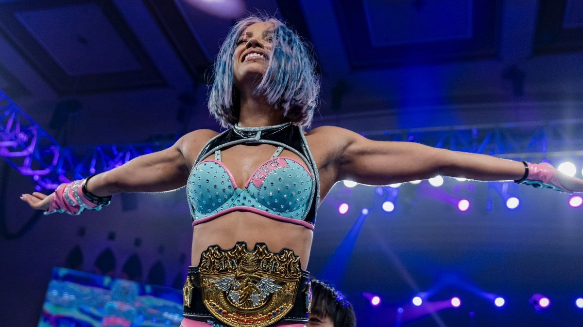 Top AEW Star Teases Mixed Tag Match With Mercedes Mone