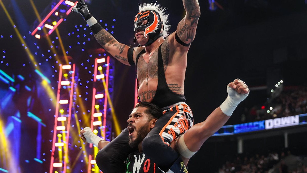 New Rare Unmasked Photo Of Rey Mysterio With The LWO