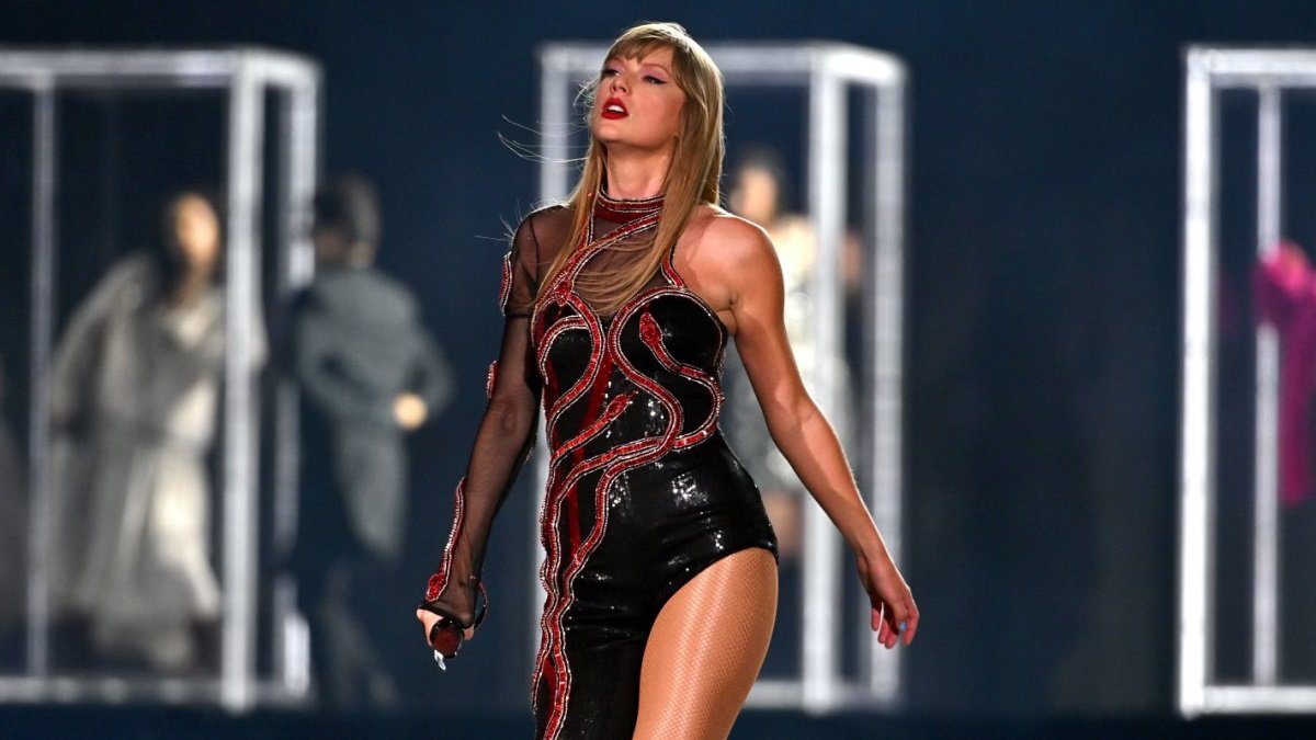 WWE Hall Of Famer Reacts To ‘Photoshopped’ Taylor Swift Photo Claims