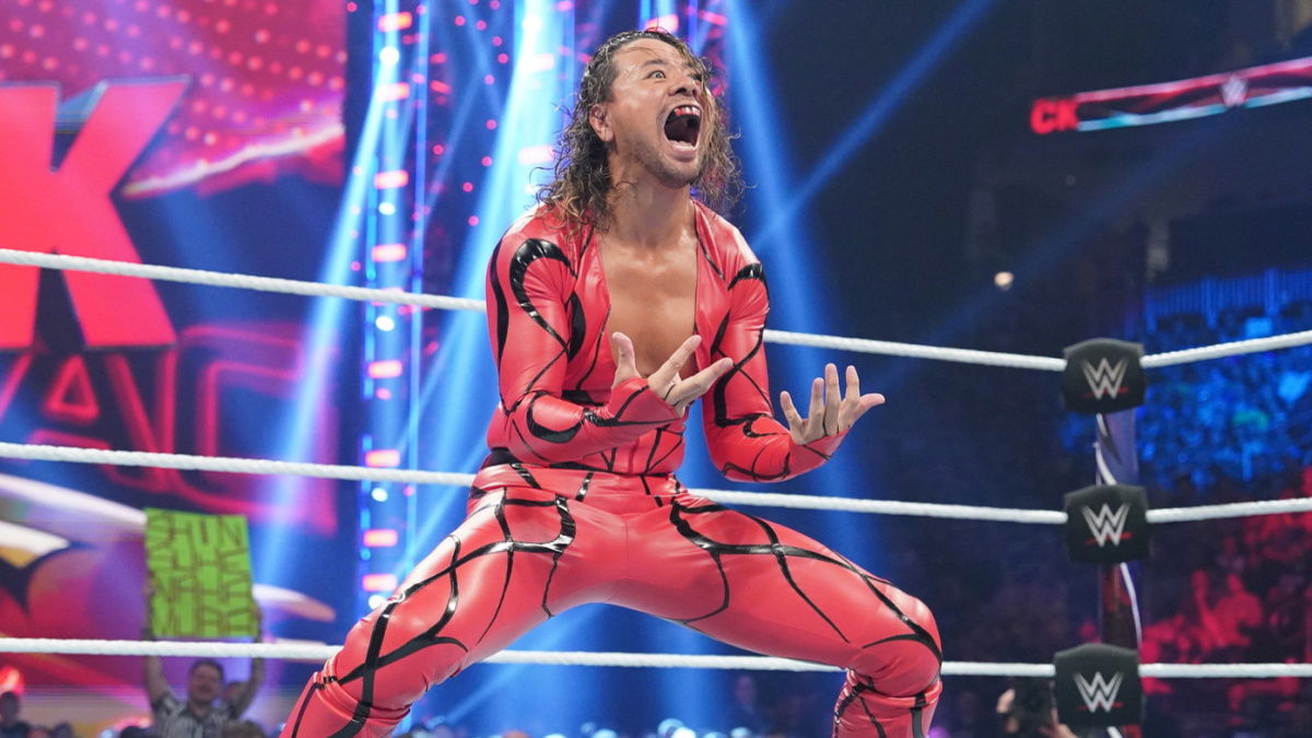 Shinsuke Nakamura attacks Seth Rollins after WWE Payback goes off