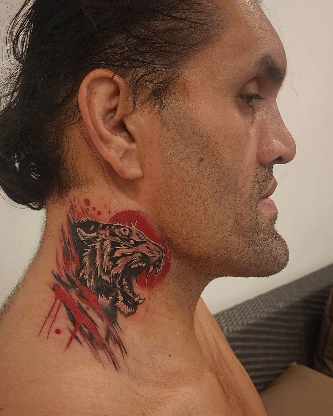 Former WWE Champion Shows Off New Neck Tattoo