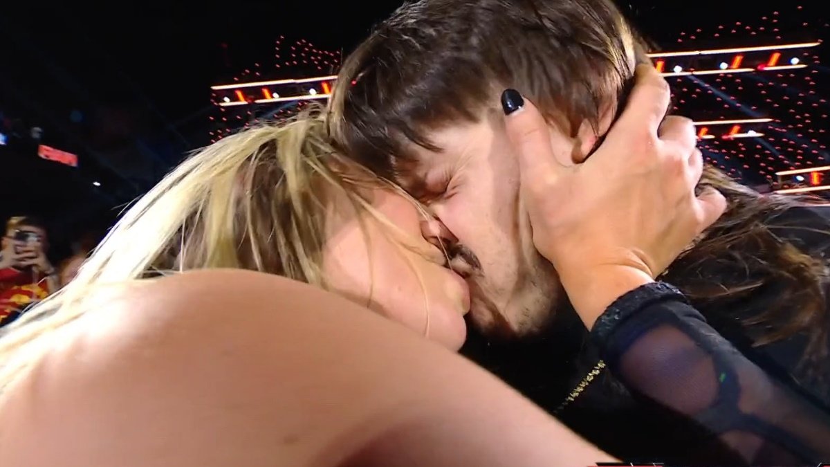 Liv Morgan Kisses Dominik Mysterio On WWE Raw