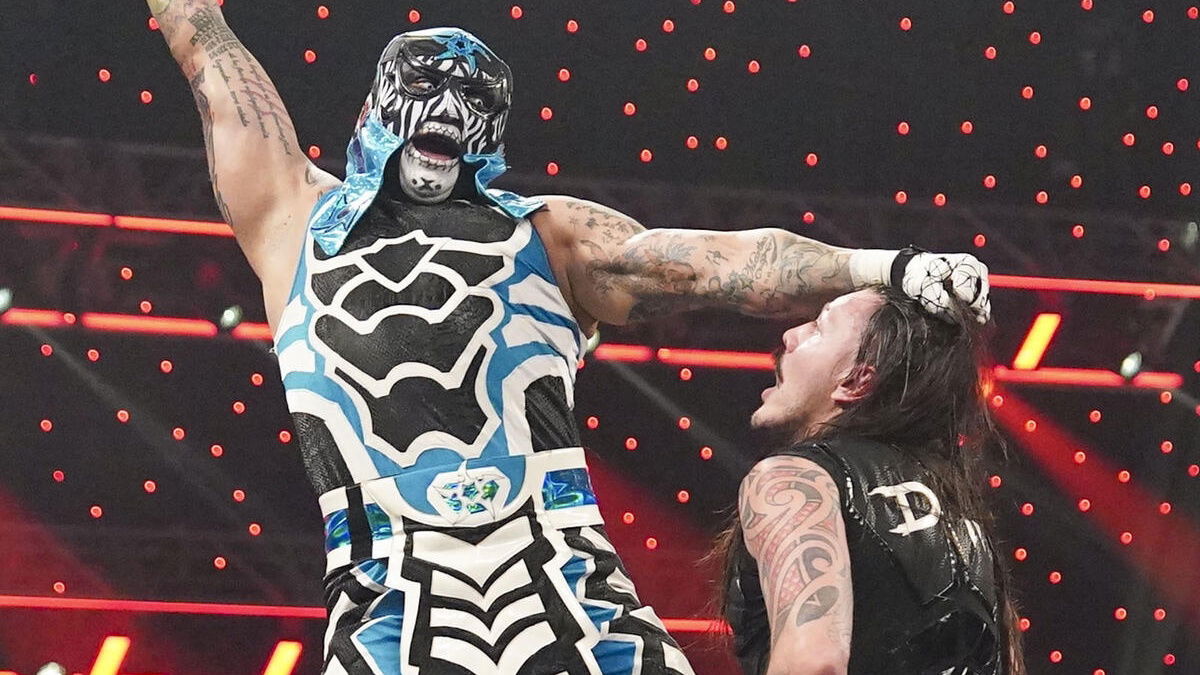 WWE stars Penta and Dominik Mysterio