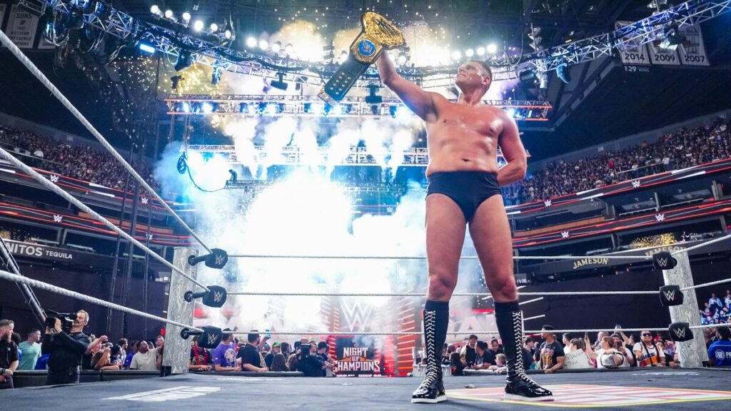 GUNTHER holding the World Heavyweight Championship on WWE Raw.