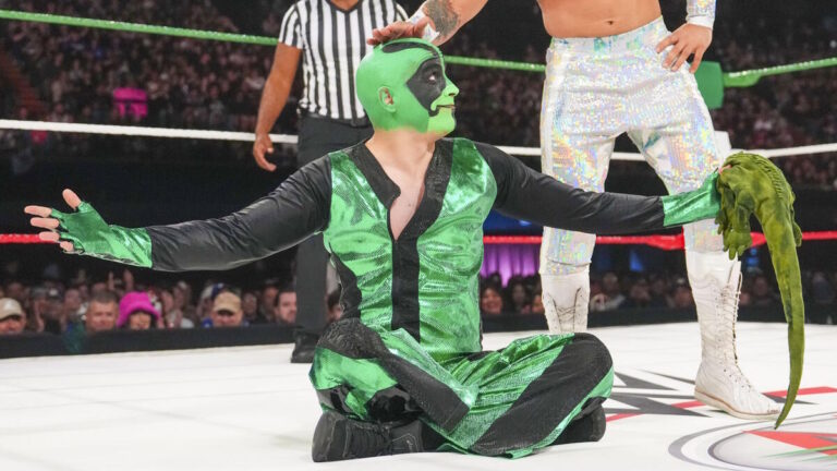 AAA's Mr Iguana at WWE Worlds Collide