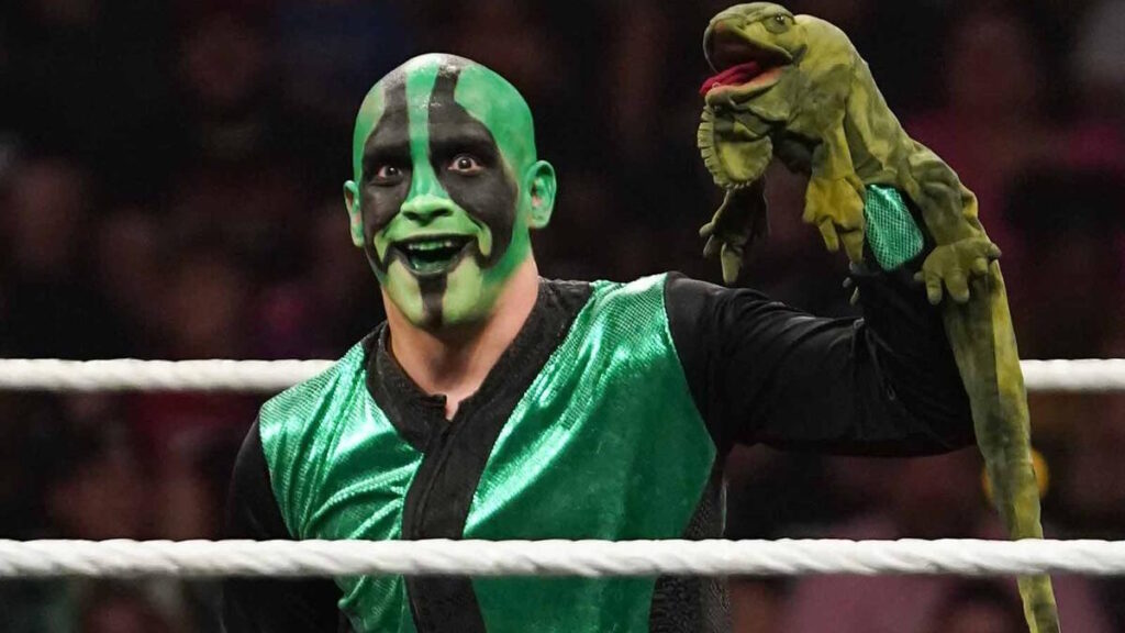 AAA's Mr Iguana, WWE Raw