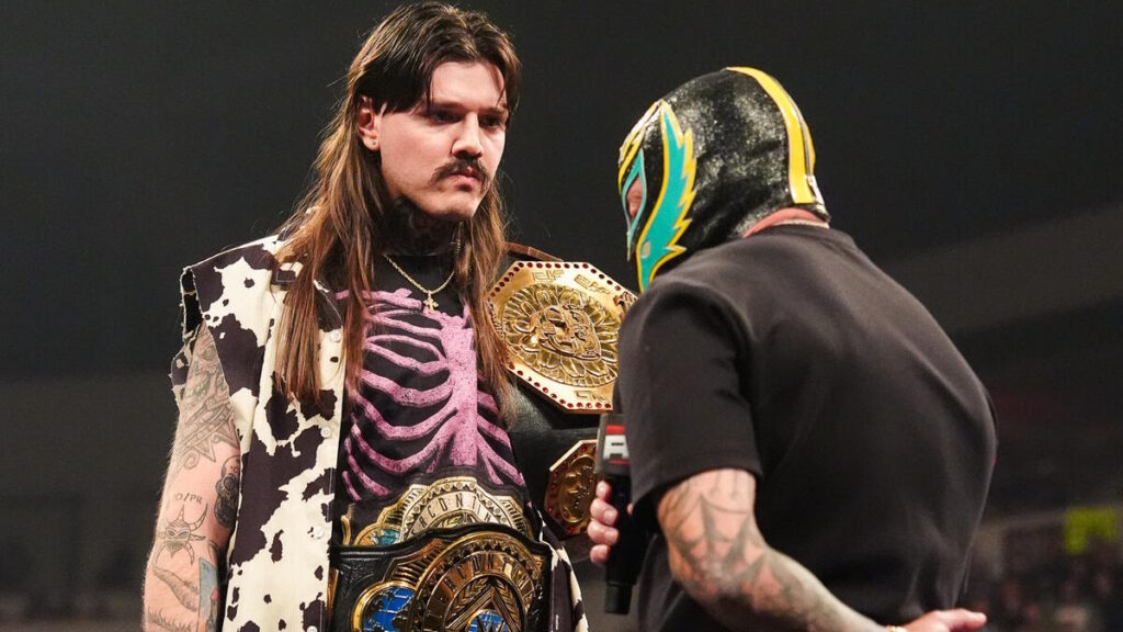 WWE stars Rey and Dominik Mysterio