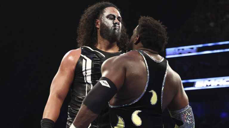 Talla Tonga and Royce Keys face off on WWE SmackDown