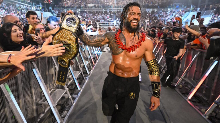 WWE World Heavyweight Champion Roman Reigns