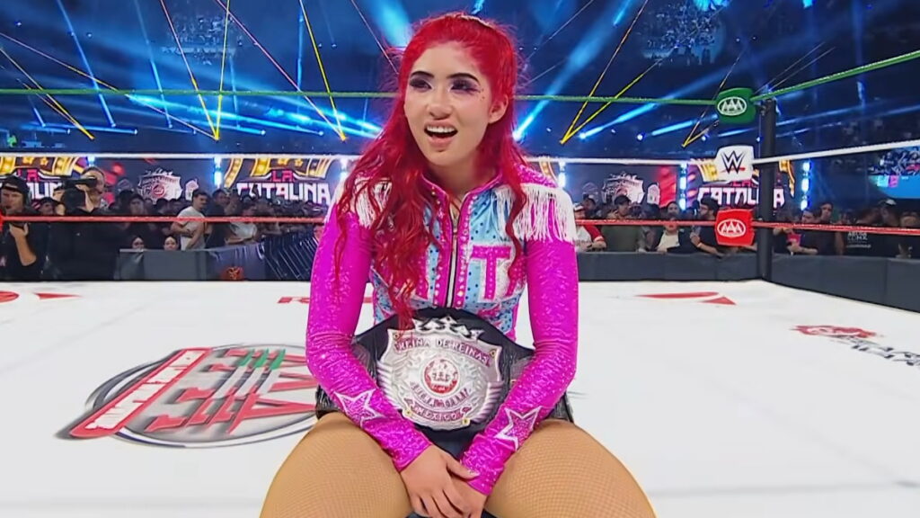 La Catalina as AAA Reina de Reinas Champion