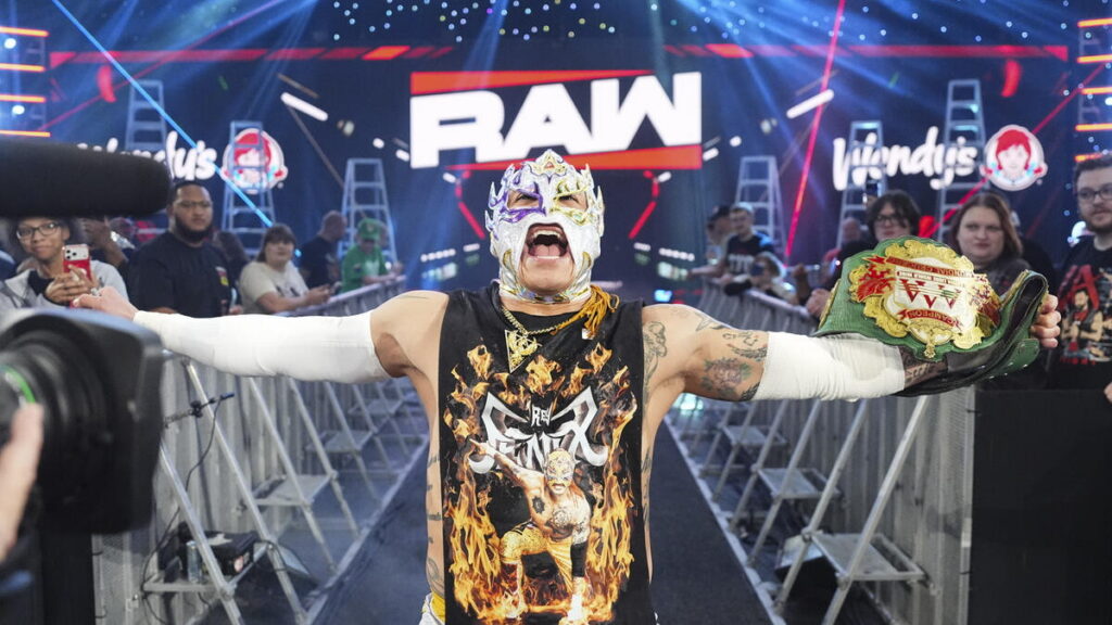 AAA Cruiserweight Champion Rey Fenix